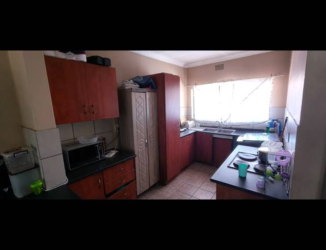 3 BEDROOM APARTMENT FOR SALE IN RUSTENBURG CENTRAL